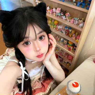 她在这里